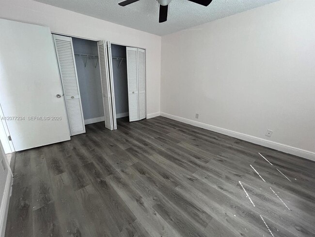 Building Photo - 1525 Lake Crystal Dr