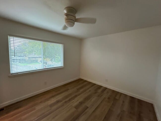 Building Photo - Fabulous Remodeled Condo
