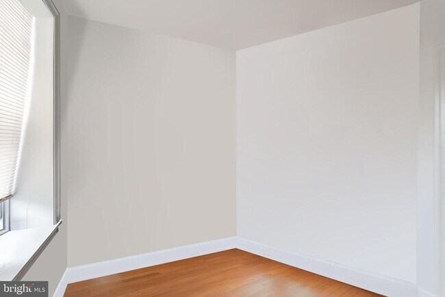 Building Photo - 400 N 32nd St