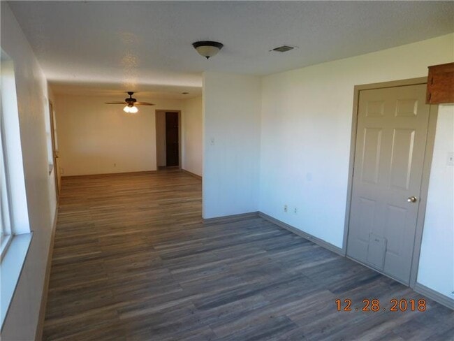 Building Photo - 1010 Jackie Jo Ln