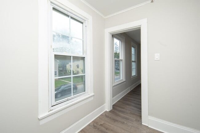 Building Photo - 719 5th Ave