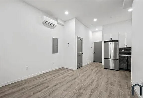 Building Photo - 1237 N 60th St