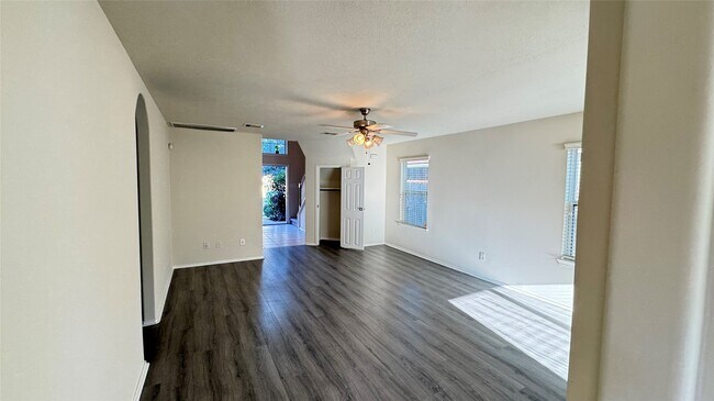 Building Photo - 914 Crestmont Trail Dr