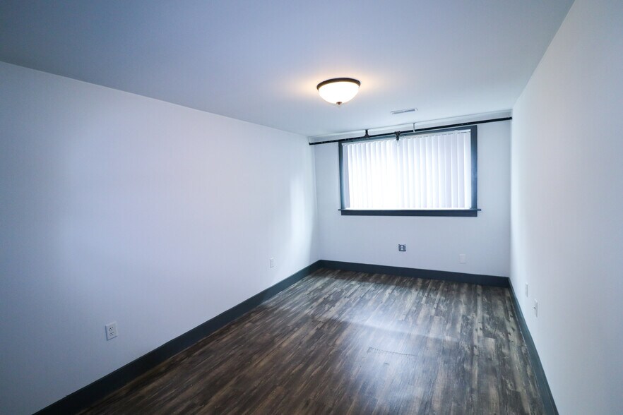 Building Photo - 2616 Short Vine St