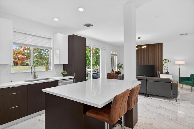 Building Photo - 1374 Canary Island Dr
