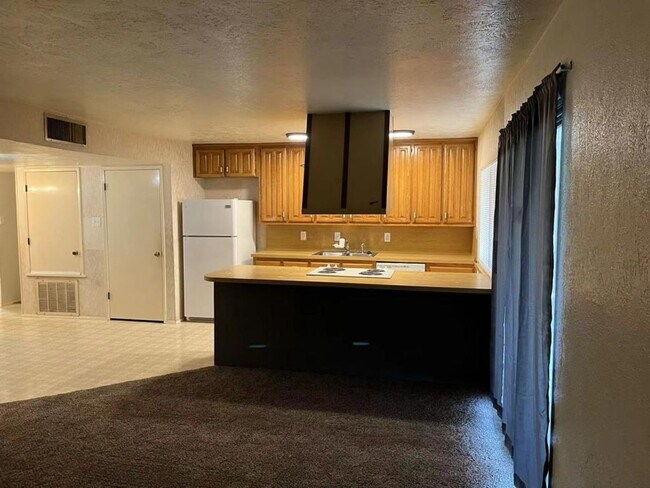 Building Photo - Nice 3 Bedroom Home