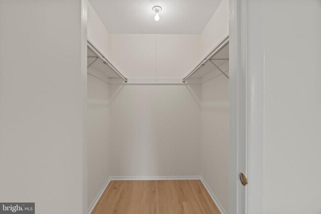 Building Photo - 330B Delancey Pl