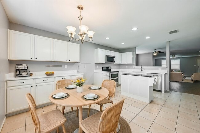 Building Photo - 8406 Beachplum Way