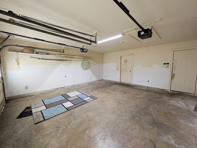 Building Photo - 5110 Laurel Ave