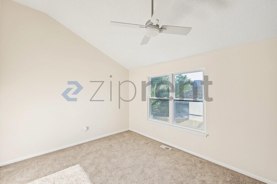 Building Photo - Unit