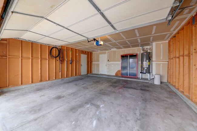 Building Photo - Amazing Three Bedroom in Heart of Rio Rancho!