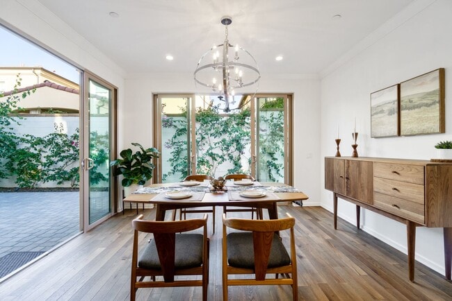 Building Photo - Thoughtfully Renovated 3 Bed, 2.5 Bath Sin...