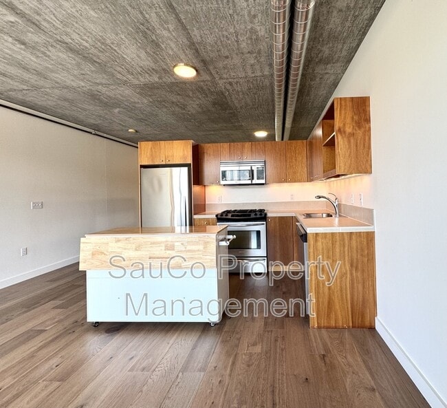 Building Photo - 1926 W Burnside St