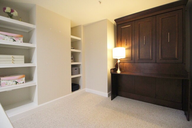 Building Photo - Midtown 1BR Condo