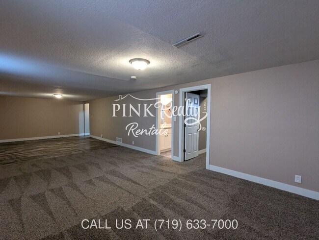 Building Photo - 2545 Lelaray St