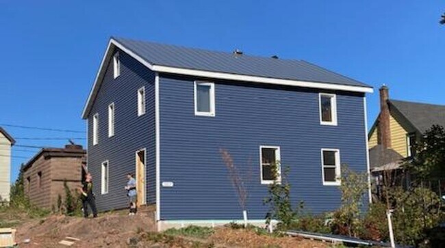 Building Photo - 507 6th Ave