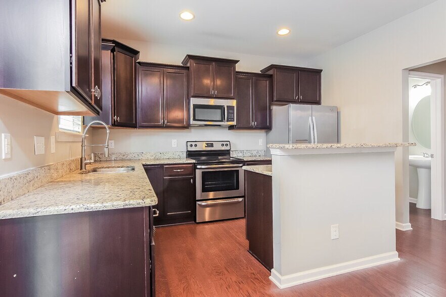 Building Photo - 1712 Fern Hollow Trail