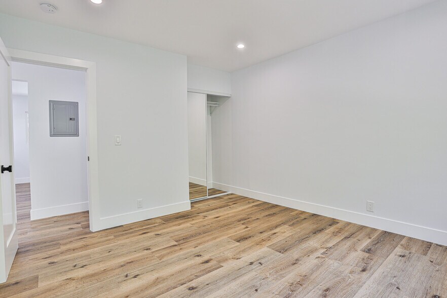 Building Photo - 1425 El Paso Dr