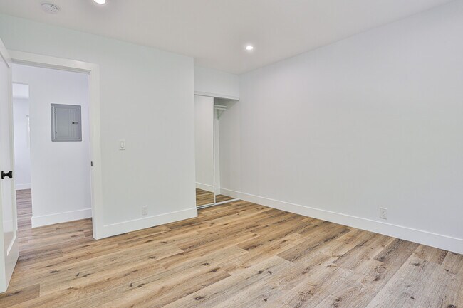 Building Photo - 1425 El Paso Dr