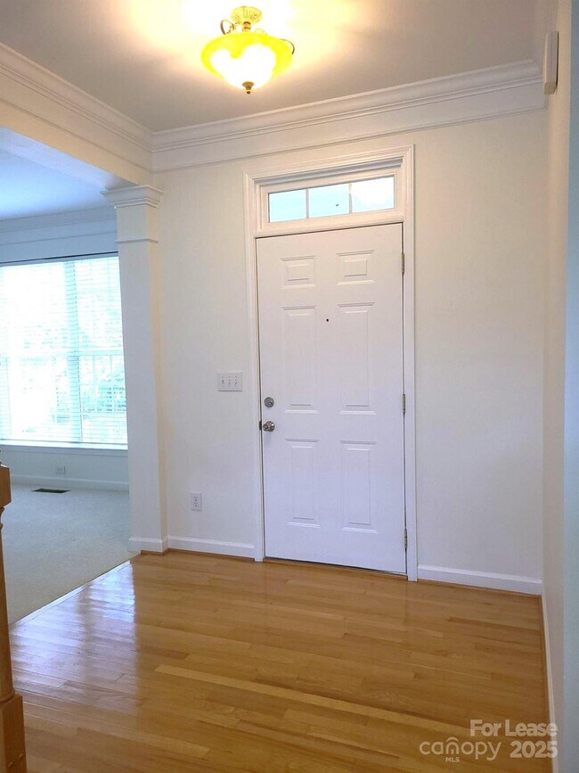 Building Photo - 17213 Cranwood Ave