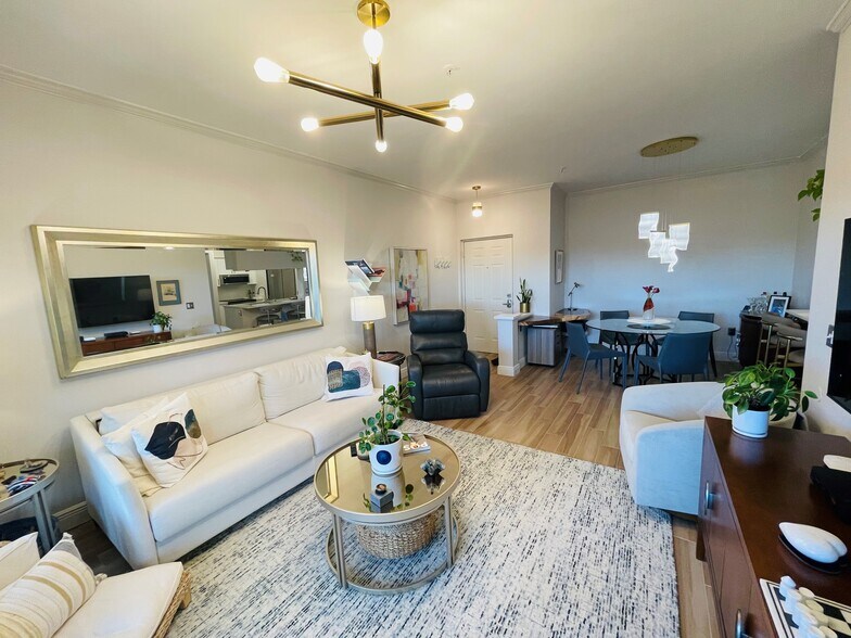 Building Photo - 1405 Tuscany Way