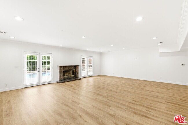 Building Photo - 23114 Mariano St