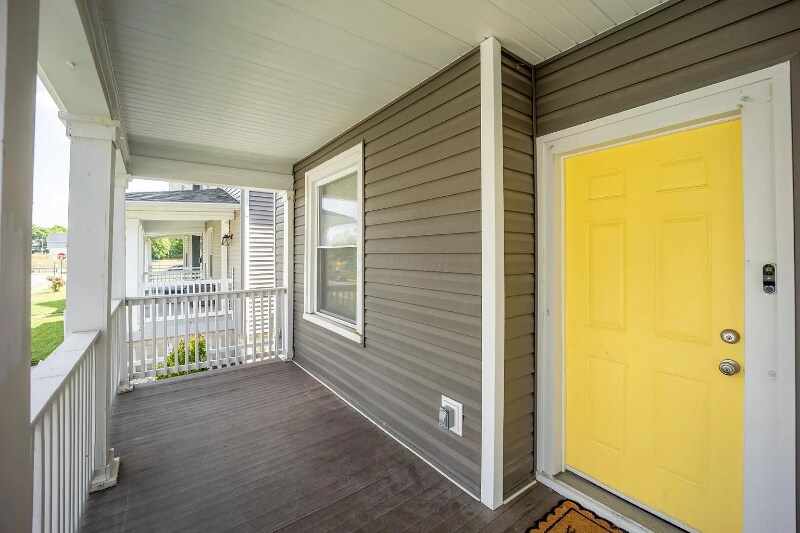 Building Photo - 582 Gilbert St