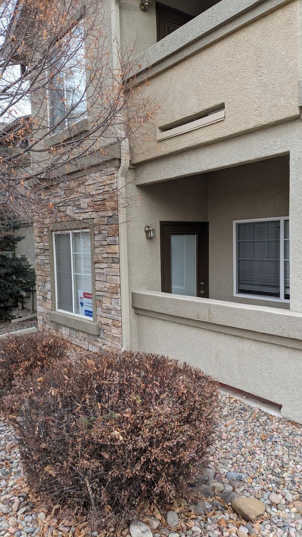 Building Photo - TWO BEDROOM/TWO BATHROOM CONDO WITH AMENITIES IN GATED COMMUNITY!