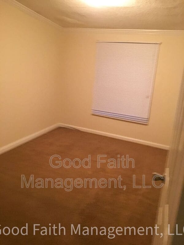 Building Photo - 313 W 11th St