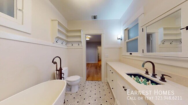 Building Photo - 2256 Ewing St