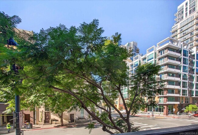 Building Photo - 1025 Island Ave