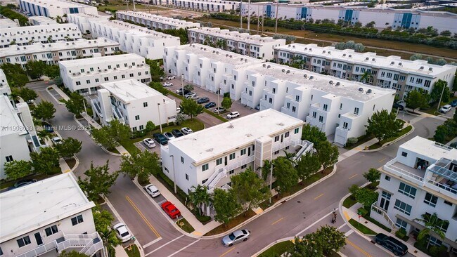 Building Photo - 6401 NW 103rd Pl