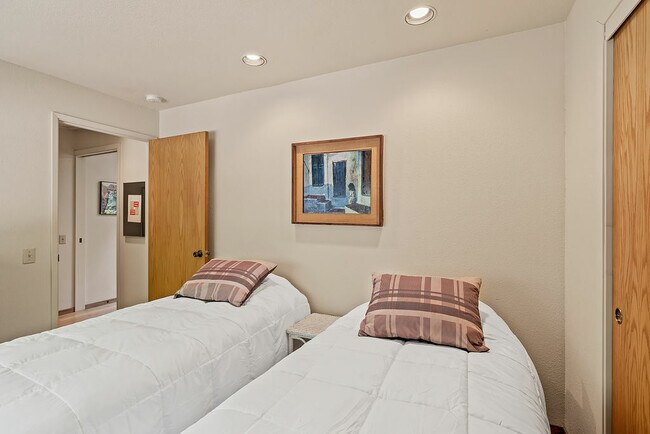 Building Photo - 2350 Mill Creek Ln