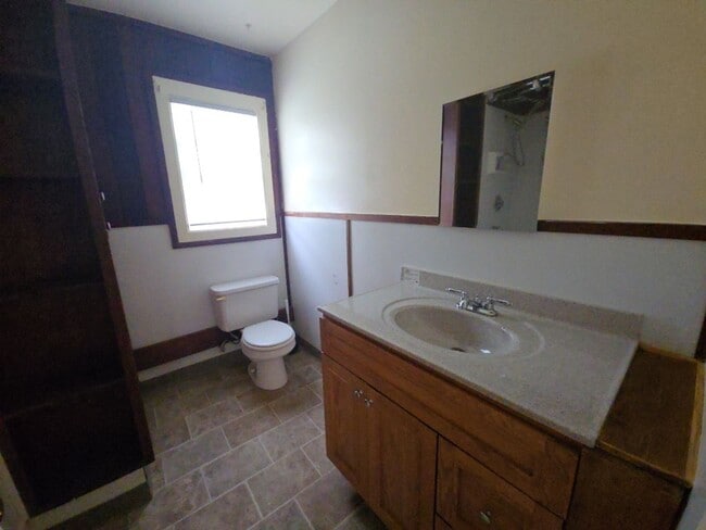 Building Photo - Price reduced! 1BR/1BA house on Henderson St. in Eureka!