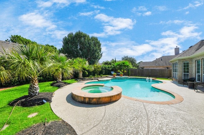 Building Photo - 17314 Pinecreek Hollow Ln