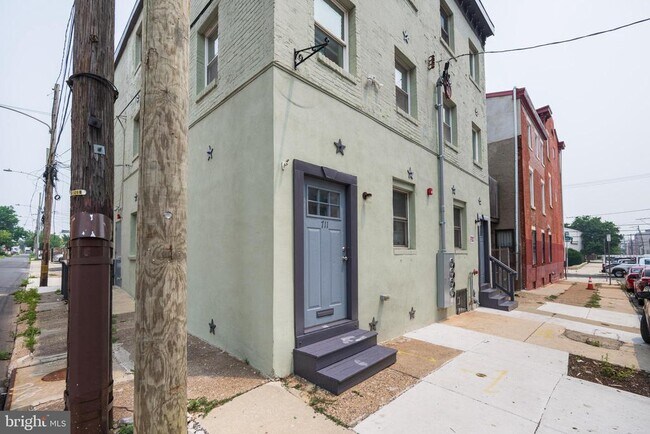 Building Photo - 711 W Thompson St