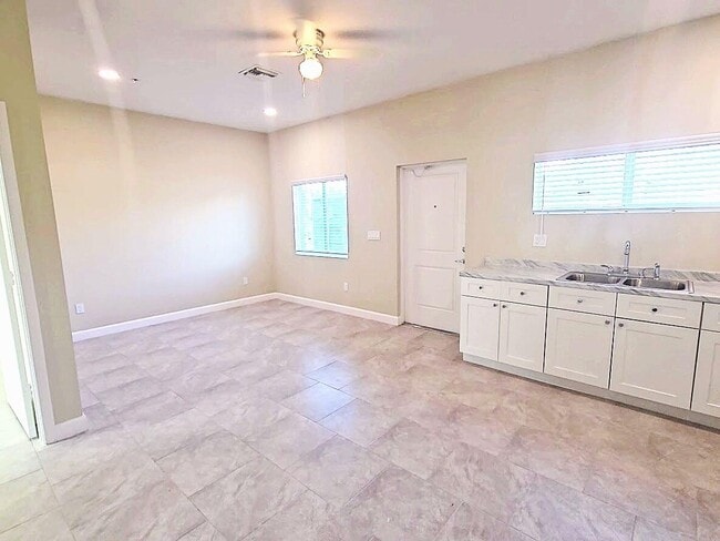 Building Photo - 4955 Serafica Dr