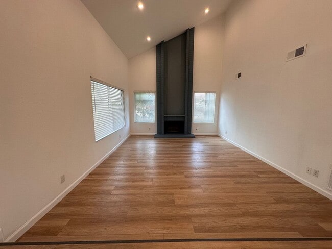 Building Photo - Beautiful 4-Bedroom Home located in one of most desirable neighborhoods