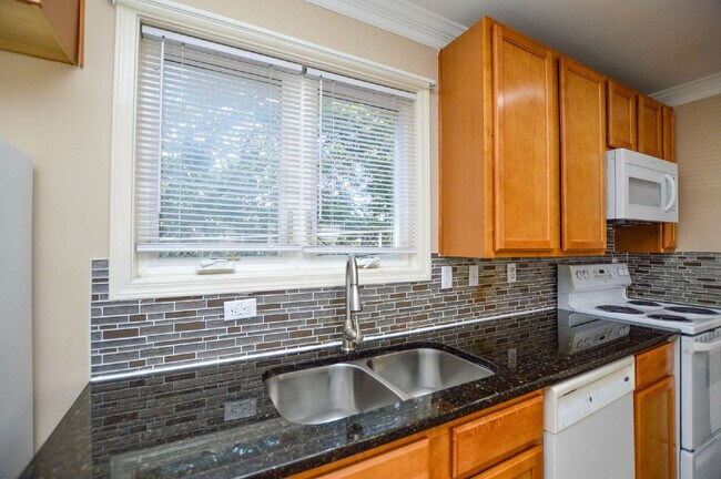 Building Photo - Townhome in Downtown Rock Hill | 3 Bed | 2 Bath | $1,695