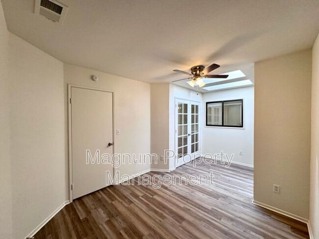 Building Photo - 27806 Hillpointe Dr