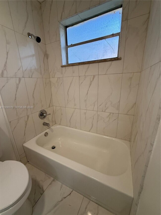 Building Photo - 6071 SW 33rd St