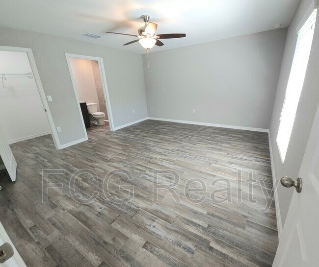 Building Photo - 6312 SW 134th Loop