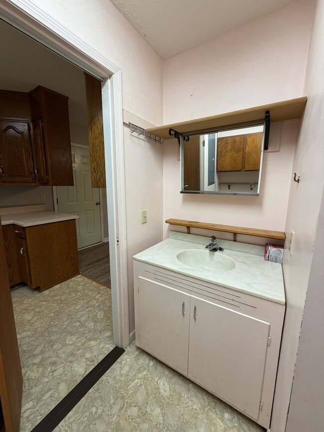 Building Photo - 4084 Friendship Rd