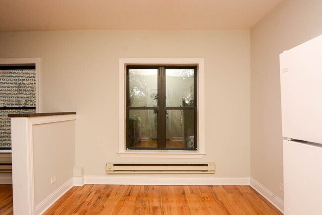 Building Photo - 6265 W Cornelia Ave