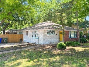 Building Photo - *AVAILABLE NOW!* 2 Bed/2 Bath Duplex Close to Campus Corner!