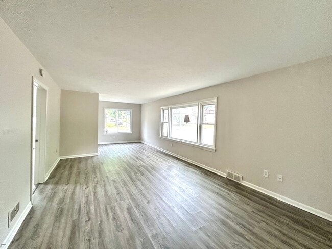 Building Photo - Three Bedroom Home in Muskegon