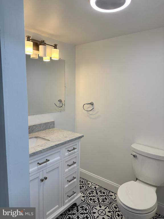 Building Photo - 13 Ashley Ct