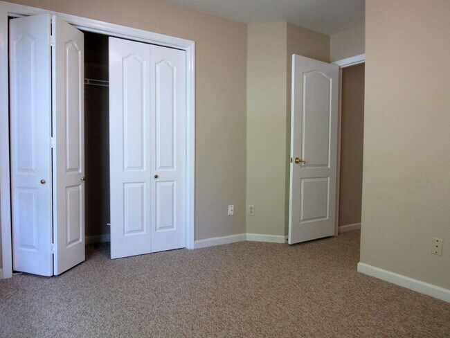 Building Photo - Beautiful 3 bed 2.5 bath Franklin Home