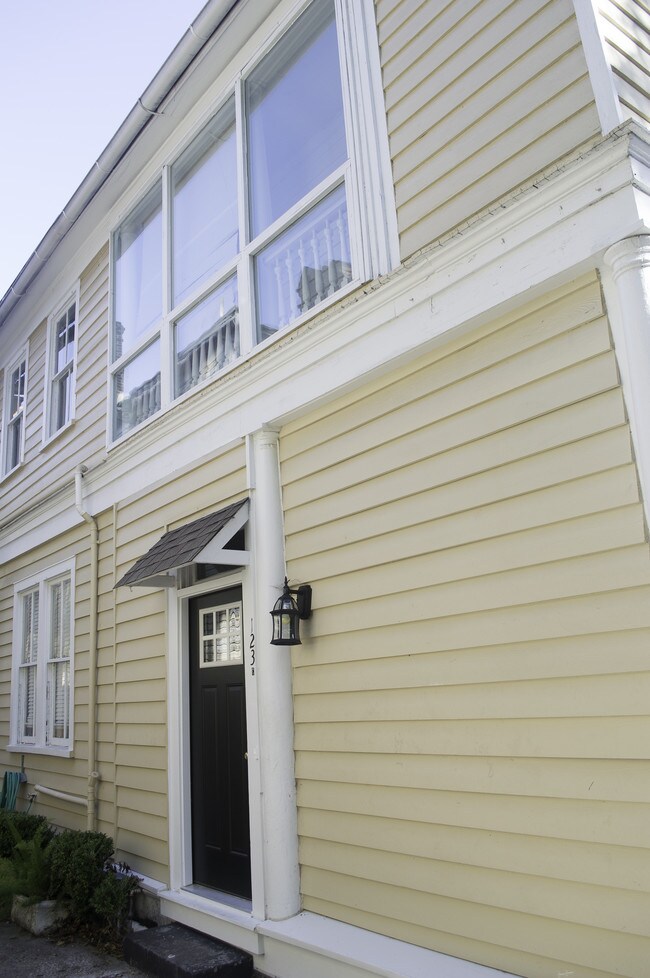 Primary Photo - 123 Wentworth St