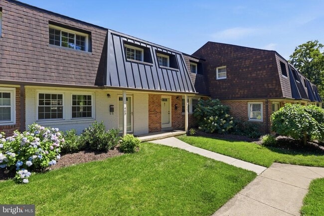 Building Photo - 465 Hampton Ct